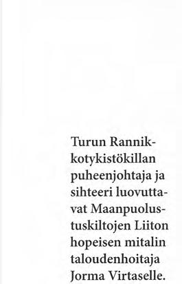 Turun Rannikkotykistökilta vastasi käytännön järjestelyistä, kun yhdistetyssä glögi- ja esitelmäillassa kuultiin Saaristomeren Meripuolustusalueen esikuntapäällikön Dan Wilenin