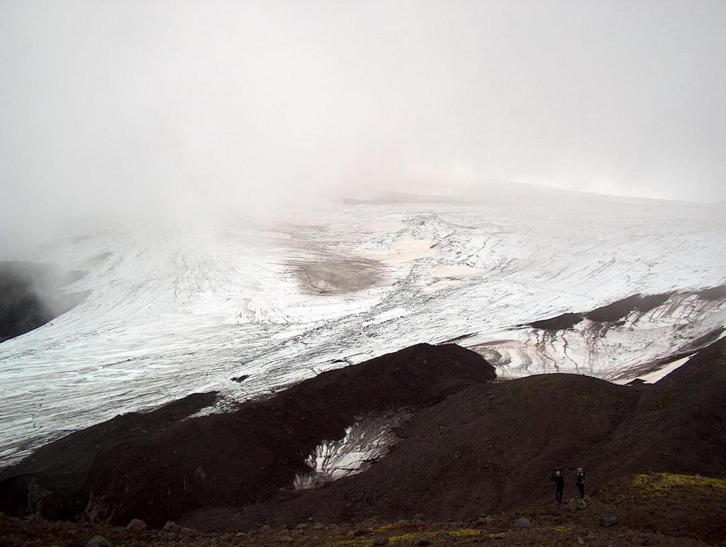 Malm). Kuva 3b. Snæfellsjökull (Kuva: I. Kivioja). Jatkoimme pohjoisen rannikkoa pitkin Búðardaluriin ja sieltä Snæfellsnesin niemelle.