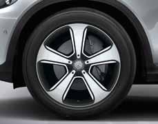-paketin yhteyteen) 92R 20-tuumaiset AMG-kevytmetallivanteet, titaaninharmaat ja kiiltosorvatut, renkaat 255/45 R 20 edessä ja 285/40 R 20 takana (tehdaslisävaruste malliin