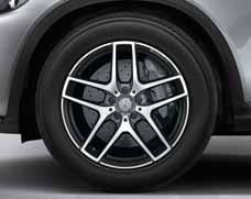 -paketin yhteyteen) 93R 20-tuumaiset AMG-kevytmetallivanteet, korkeakiiltoisen mustat ja kiiltosorvatut, renkaat 255/45 R 20 edessä ja 285/40 R 20 takana (tehdaslisävaruste