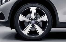 kiiltosorvatut, renkaat edessä 255/45 R 20 ja takana 285/40 R 20 (tehdaslisävaruste; vain