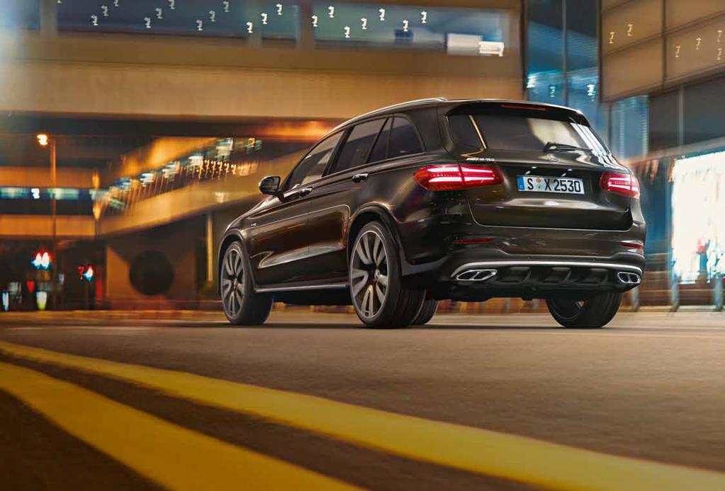 76 Soundipaketti Uusi Mercedes-AMG GLC 43 4Matic näyttää sykähdyttävältä. Se myös kuulostaa siltä. Täyteläisten, sointuvien äänien lisäksi auto tuottaa myös säyseämpiä ääniä.