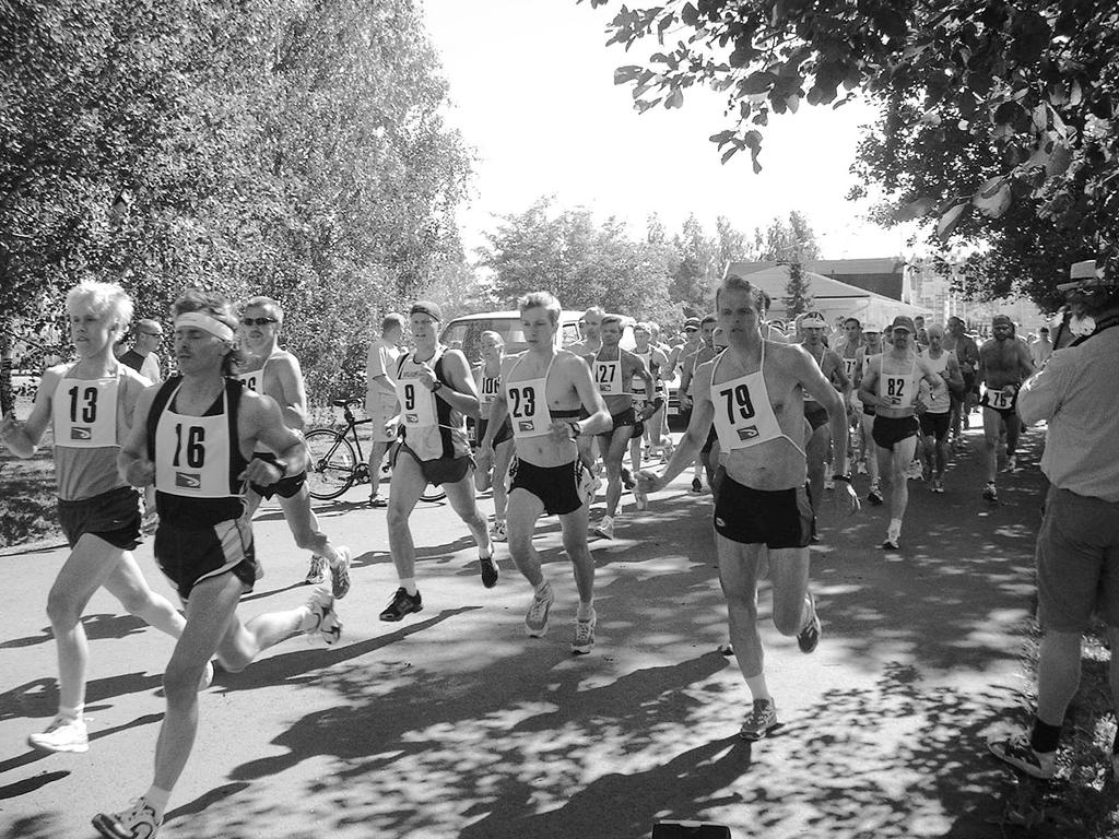 Helteiseen kilpailuun (12,9 km) osallistui 55 juoksijaa kilpasarjoissa ja kunto- ja kävelysarjoihin osallistuvia oli reilut 30. Ensi vuonna tapahtuma järjestetään selvästi myöhemmin syksyllä eli 18.
