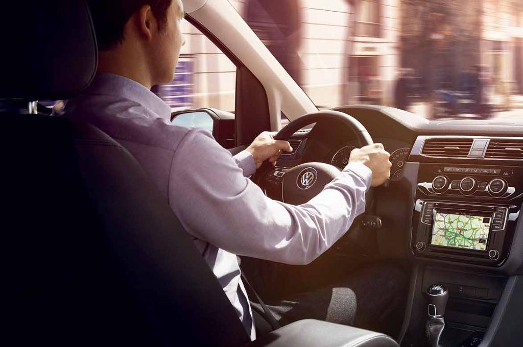 1) Lisävaruste, yhdistettävissä radiojärjestelmään Composition Media ja navigointijärjestelmään Discover Media. Yhteensopivuus: MirrorLink TM, CarPlay TM ja Android Auto TM.