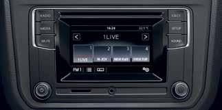Bluetooth-yhteyden matkapuhelimia varten saa lisävarusteena. Vakiovaruste Lisävaruste TL Trendline CL Comfortline HL Highline 02 Radiojärjestelmä Composition Media.