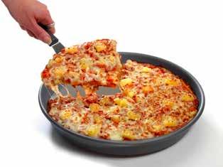 Yksikköpaino 600g : 11x600g Paista, sulatettua ja juustotettua, pizzaa uunissa (320C) n 3min tai kunnes juusto on kullanruskea Americanapizza 30cm VEHNÄJAUHO, vesi, margariini (kasvirasva, osin