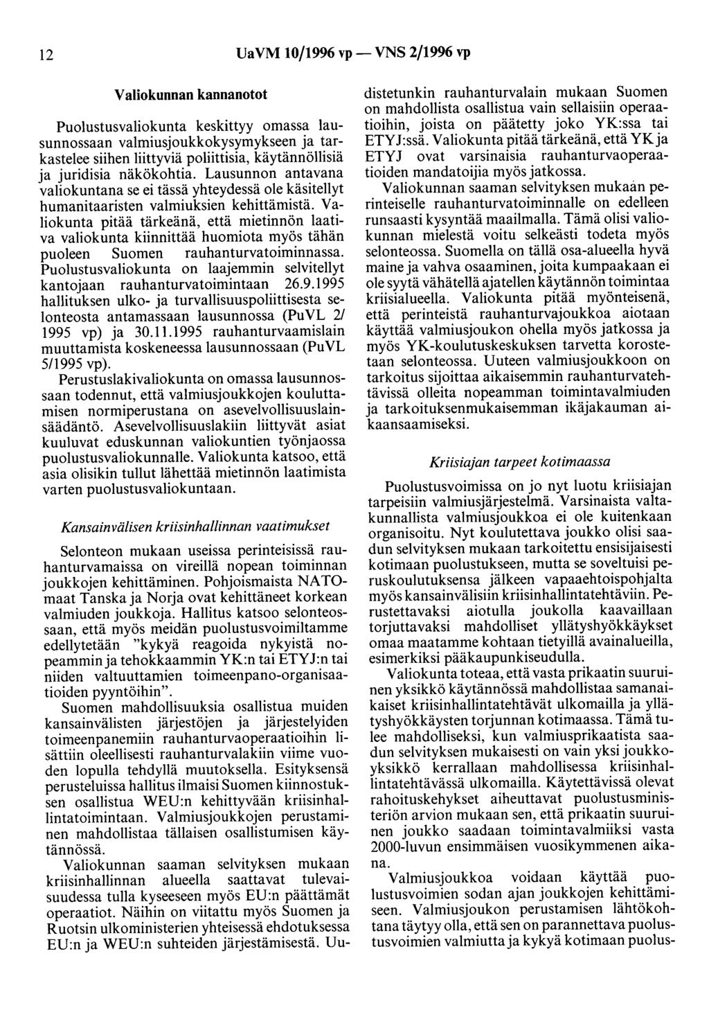 12 UaVM 10/1996 vp- VNS 2/1996 vp Valiokunnan kannanotot Puolustusvaliokunta keskittyy omassa lausunnossaan valmiusjoukkokysymykseen ja tarkastelee siihen liittyviä poliittisia, käytännöllisiä ja