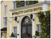 HOTELLI BUNRATTY CASTLE *** (paikallinen luokitus) Bunratty Castle hotelli on mukava kolmen tähden hotelli Limerickin lähellä Claren maakunnan puolella.