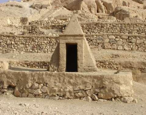 Haudat Egyptiläiset valmistivat itselleen niin suuren ja koristellun haudan kuin varat sallivat.