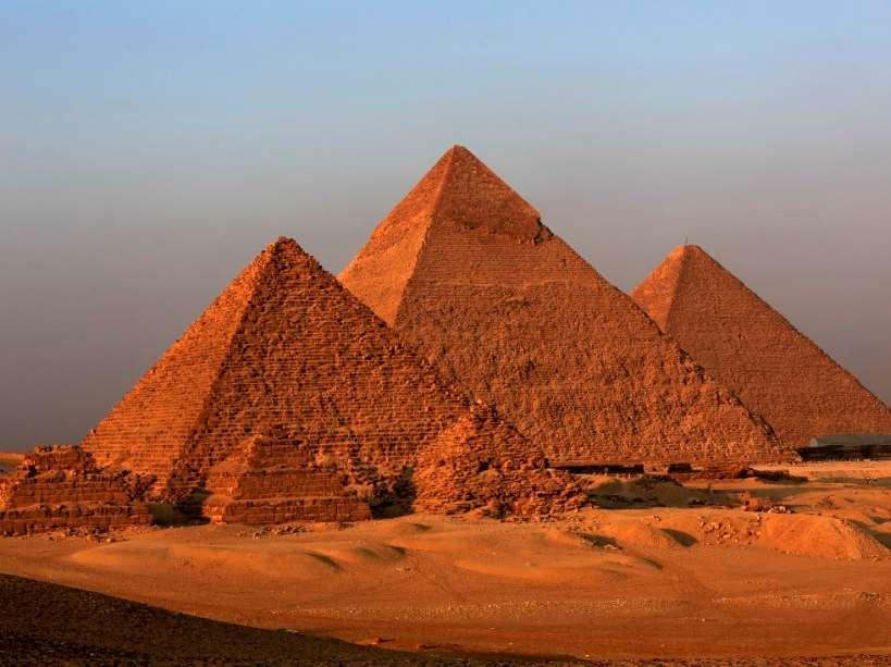 Pyramidit Faaraoiden haudoiksi rakennettiin Pyramideja.