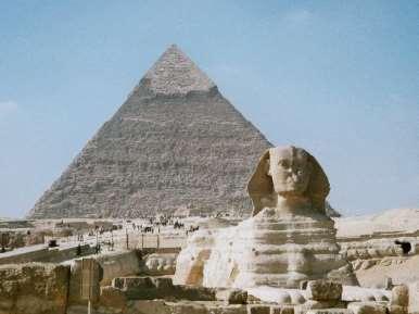 Sfinksit ja obeliskit Sfinksejä on eri puolilla Egyptiä.