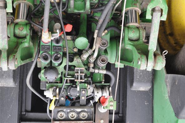 57 /BA/Bedienung /EasyC ut/gel enkwell e/gel enkwelle / H ydrauli kschlauch abkuppel n T ext EC 280/320 @ 9\mod_1220884945345_71.