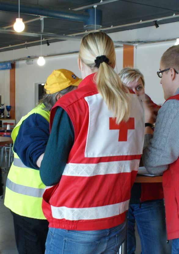 1 TEHOKAS AUTTAMINEN MEILLÄ JA MAAILMALLA Tampereen osaston auttamisvalmiuden perusta ovat koulutetut vapaaehtoiset, jotka yhteistyössä eri viranomaisten ja muiden toimijoiden kanssa ovat varautuneet