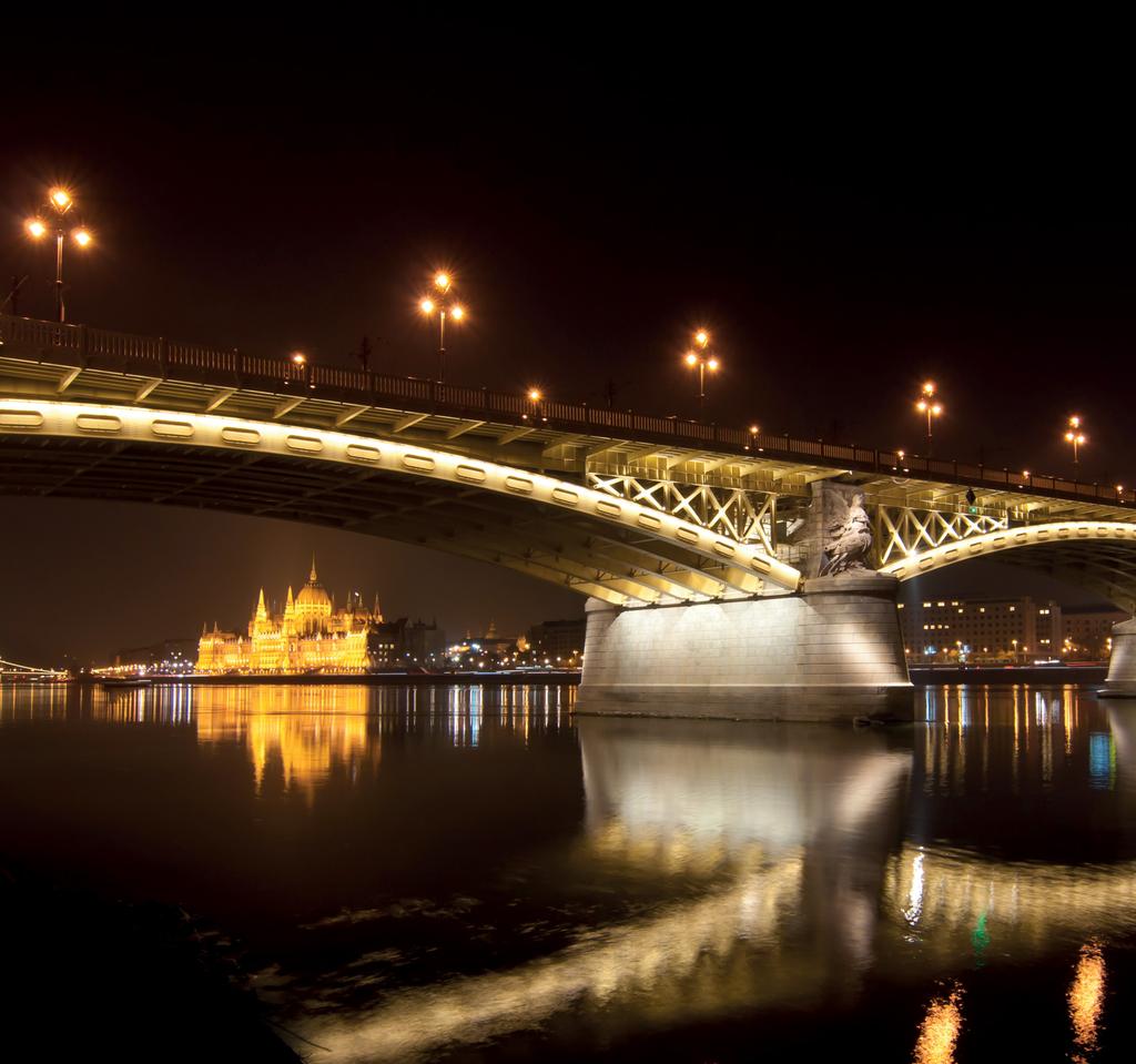 Margaret Bridge Budapest Tonava-joen ylittävä Margaret-silta yhdistää Budapestin osat, Budan ja Pestin. Vuonna 1876 rakennetun sillan suunnitteli ranskalainen Ernest Goüin.