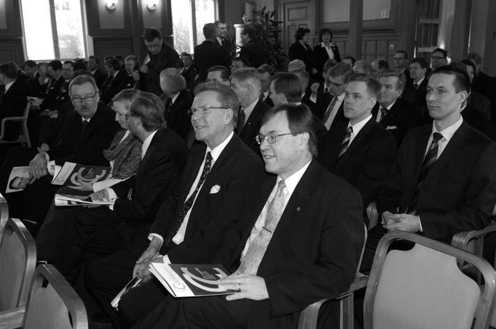 Kutsun olivat ottaneet vastaan lähes kaikki kauppakamarin entiset puheenjohtajat.