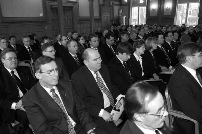 Yleisö kuuntelemassa seminaarin esityksiä aiheista Suomi globaalissa taloudessa (pääjohtaja Antti Tanskanen), Telakkateollisuuden