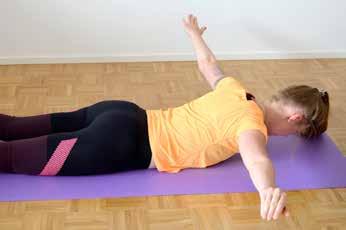 Esimerkkinä tässä jutussa trapeziuksen keski- ja alaosan harjoitteesta on vatsamakuulla käsivarsien nostaminen lattiasta ja samalla huomion tietoinen kiinnittäminen lihaksen kyseisten osien