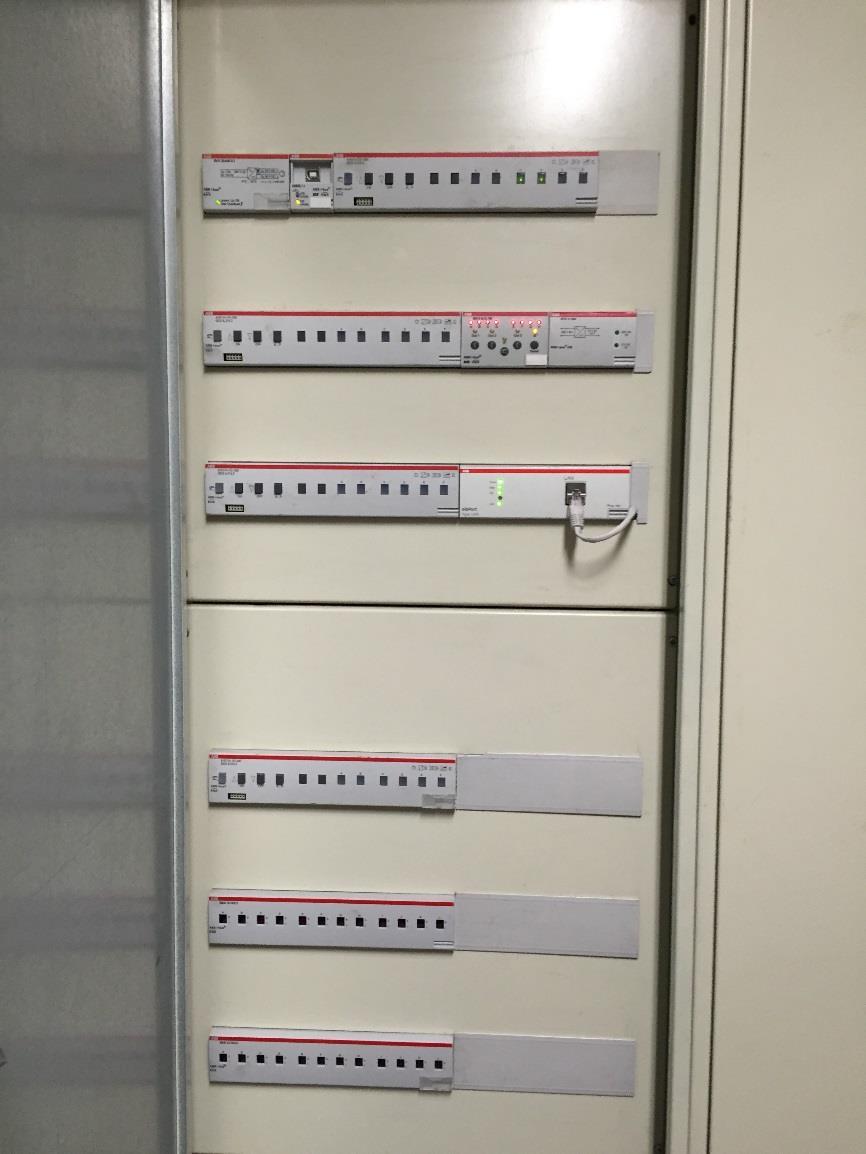 37 (61) 4.3.1 KNX-keskus Kohteessa oli rakennusvaiheessa asennettu Strömfors IHC-järjestelmä.