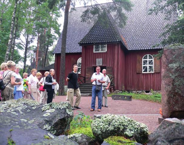 Kyläyhdistys retkeilee Karunan kivikirkon 100-vuotisjuhlaa vietettiin viime vuonna.