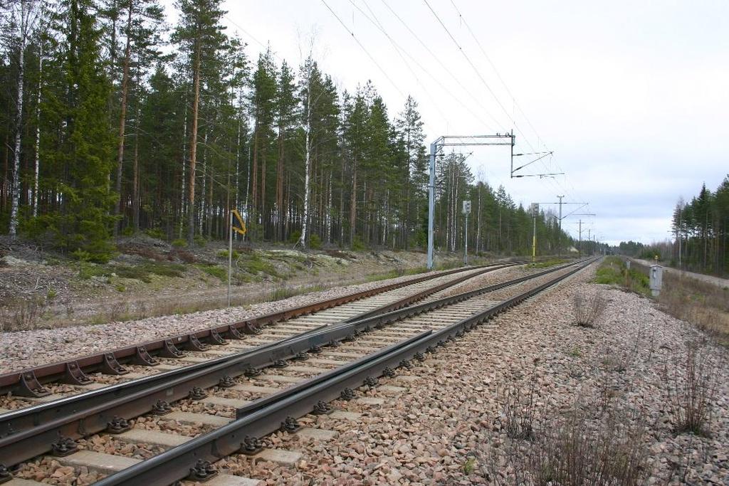 Nykyistä sivuraidetta jatketaan länsipäästä siten, että nykyinen mitoittava junapituus säilyy. Nykyisen jatkettavan sivuraiteen vaihteet jotka ovat tyyppiä YV60-300-1:9 säilytetään.