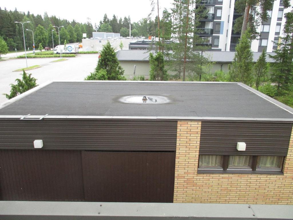 9(11) 5. AUTOTALLIN KATTO Autotallin kattoon kohdistetaan huolto puhdistus kohdan 3.6 mukaan. Autotallin katto 6.