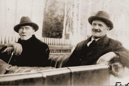 Talonpoikien vaurastuminen maaorjuuden päättymisen jälkeen 1861 kartutti myös henkistä pääomaa. Pietari ja Juhana Toikka Helsingissä 1920-luvula.