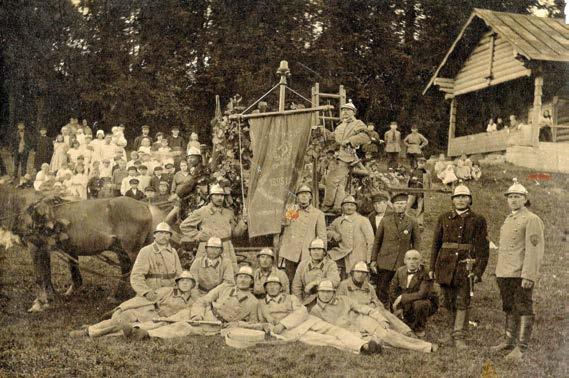 Kuoroissa oli yhteensä kaikkiaan 300 laulajaa ja yleisöä yli 3 000. Toiset juhlat pidettiin Tuutarin Äijänmäellä 22. 23.5.1901. Laulajia ja soittajia oli jo 600.