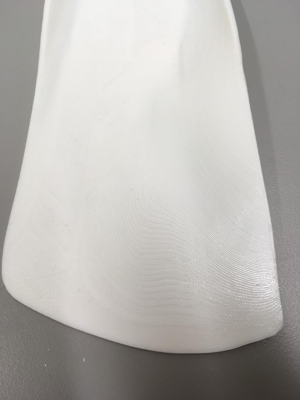 24 Kuva 6. 3D-tulostetun tukipohjallisen eri kerrokset näkyvillä. Tukipohjallispareja tulostettiin kaksi kappaletta, joista toinen pari oli 2 mm ja toinen 3 mm paksu.