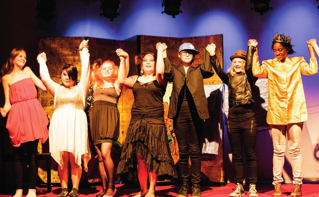 KASSANDRATEATTERI TEATTERI-ILMAISUHANKE MAAHANMUUTTAJATAUSTAISILLE NUORILLE Kassandra on opetus- ja kulttuuriministeriön tuella järjestänyt teatteri-ilmaisutyöpajoja pääkaupunkiseudun nuorille jo