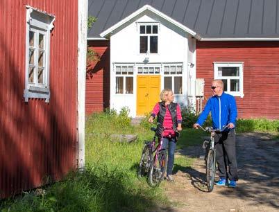 Kylästä löytyy vanhoja taloja, aittoja, riihiä ja kesänavetoita.