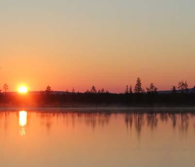 JAVARUS KYLÄ JÄRVIEN VÄLISSÄ Vaellusretkiä ja järvimaisemaa vaaran huipulta, se