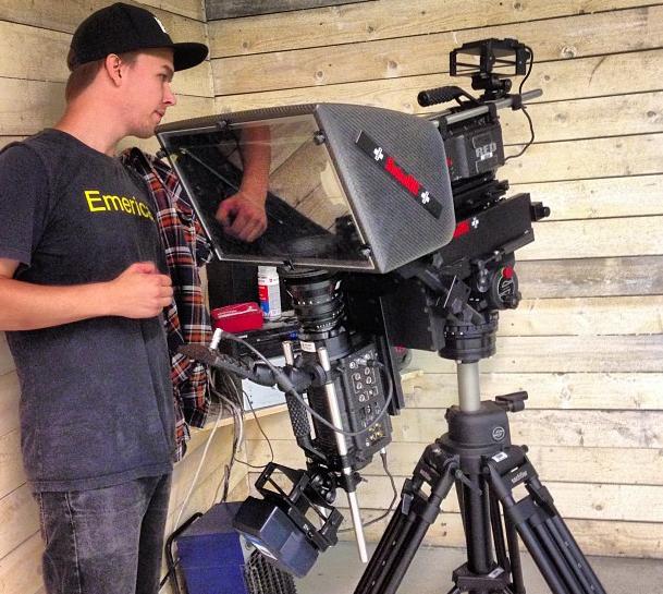 17 Kuva 4. Camp Räsälä -projektissa käytetty beamsplitter rig, jossa kaksi Red One -kameraa (Kuva: Antti Lampinen. Lupa 12.10.2013). 3.