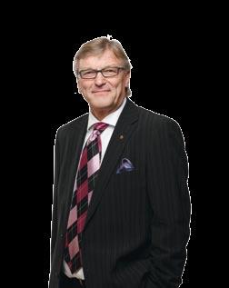 Hallituksen jäsenyyden alkamisaika: 1.1.2001. Keskeisimmät samanaikaiset luottamustehtävät: - Palkkiot vuonna 2007: 65 500 euroa. Keskon osake- ja optio-oikeusomistus 1.1.2007: Omissa ja yhtiönsä nimissä yhteensä 104 470 A-osaketta ja 42 120 B-osaketta.