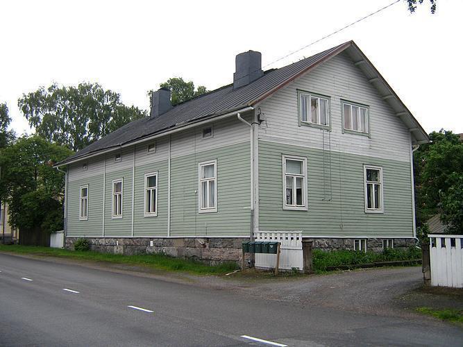 6 Kaivopuistontie 3 (lähde: Inveintointiraportti, Rauman III kaupunginosan korttelien 302-305 ja 309-314 rakennusinventointi, Jyrki Yrjölä).