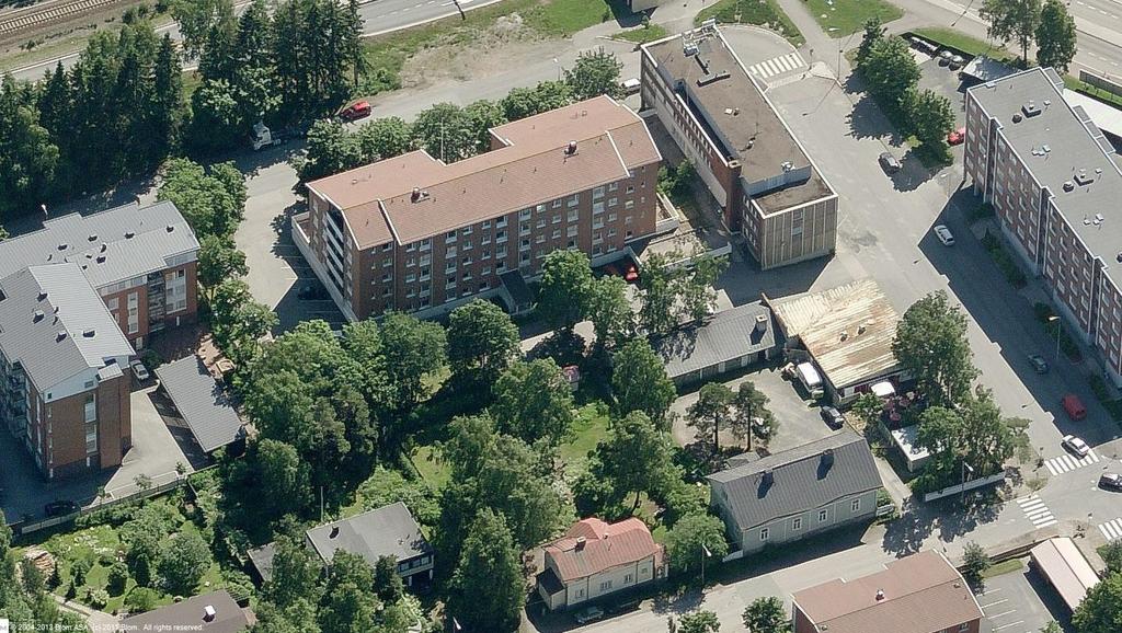 Pääosa johdoista kulkee katualueella.