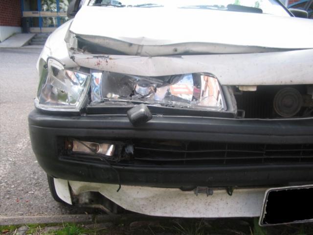 Keskeiset havainnot ja päätelmät 1. Autoilija ei ennakoi jalankulkijan väistämistä 2. Pyöräilijä tulee auton kuljettajan mielestä yllättäen auton eteen 3.