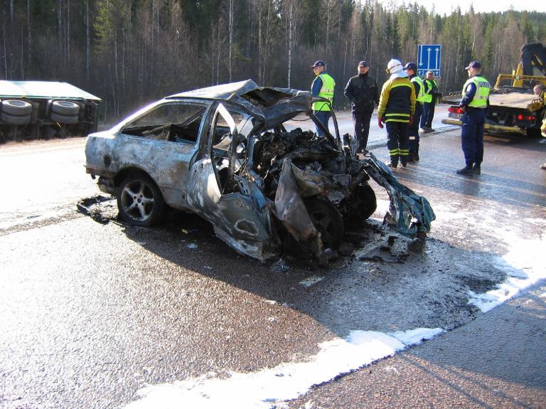 Pääteiden kohtaamisonnettomuudet noin puolet hallinnan menetyksiä noin puolet ajautumisia