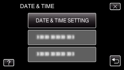 Aloittaminen Kellon nollaaminen Aseta kello valitsemalla valikosta DATE & TIME. 1 Kosketa MENU -painiketta. 0 Valitun paikkakunnan ja GMT-ajan (Greenwich Mean Time) välinen aikaero tulee näyttöön.