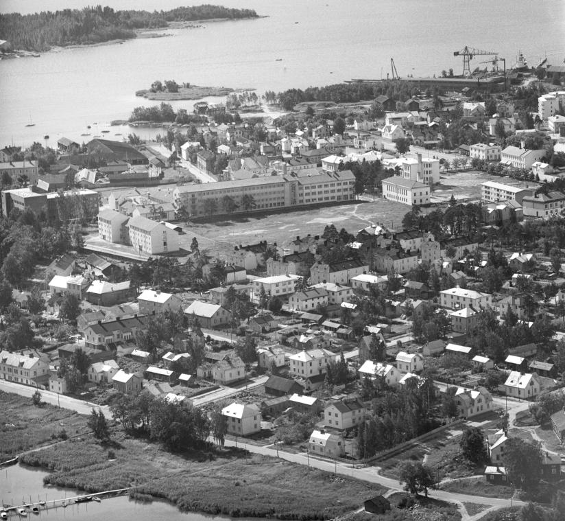 Palosaari Onkilahdelta länteen 1961. tuhoten useita laivoja ja makasiineja. (Vaasan hostoria 4, Kallenautio: s. 57-61). Menetysten korvaamiseksi perustettiin seuraavana vuonna C.G.