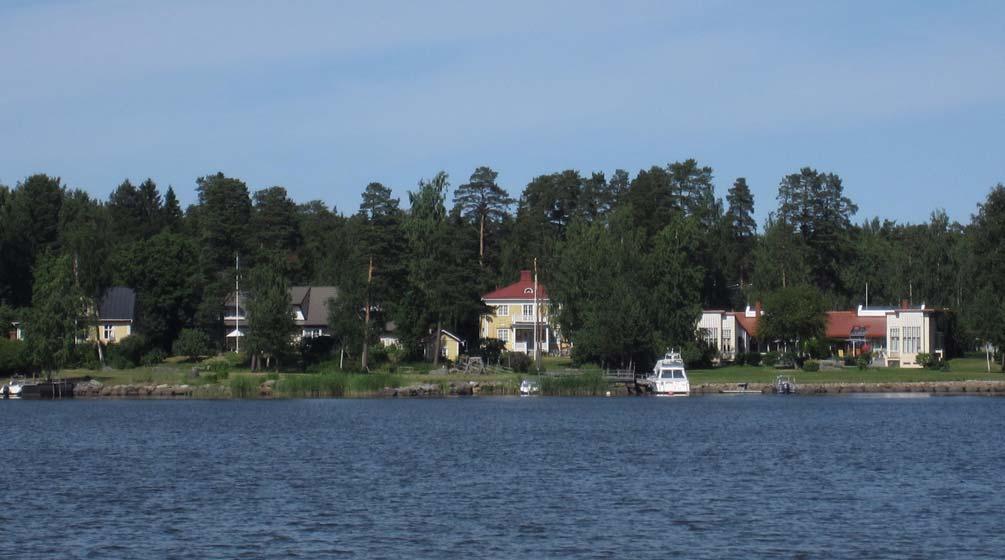 Asutuksen ja vilkkaasti liikennöidyn Alskatintien välillä on myös metsävyöhyke. Kaupunginosan itäosa, jossa on omakoti-, kerrosja rivitaloalueita, kaavoitettiin 1960-luvun lopussa.