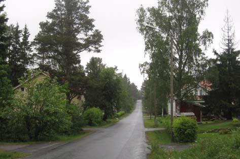 Vanhemmat talot ovat enimmäkseen yksi- tai kaksikerroksisia puurakennuksia, joissa on erityyppisiä harjakattoja.