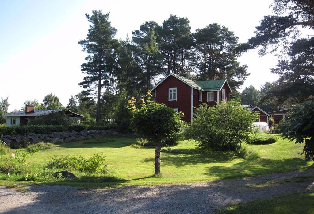 1976 rakennettiin tieyhteys kaupunkiin ja lauttaliikenne lakkasi. Lähteet: Byn som steg ur havet. Sundoms historia, osa I. 1994. Bertel Nygård m.fl.