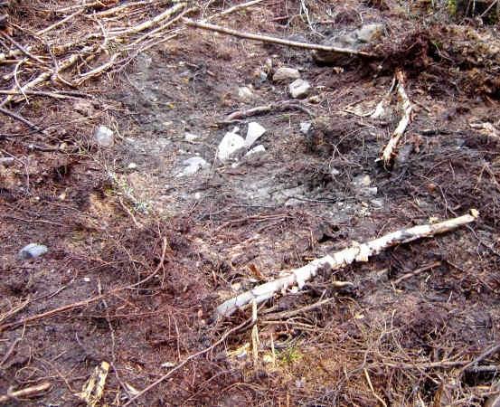 10 tukseen soveltuvaa tasapäistä kauhaa tai muokkauslevyä. Kauhan leveyden tulisi olla vähintään 50 cm.