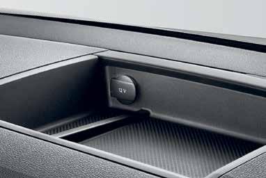 06 08 09 07 06 Tavaratilan led-valaistus huolehtii tavaratilan kirkkaasta valaistuksesta. Ledit syttyvät kun ovi avataan. Oven ollessa auki ne sammuvat vasta tunnin kuluttua.