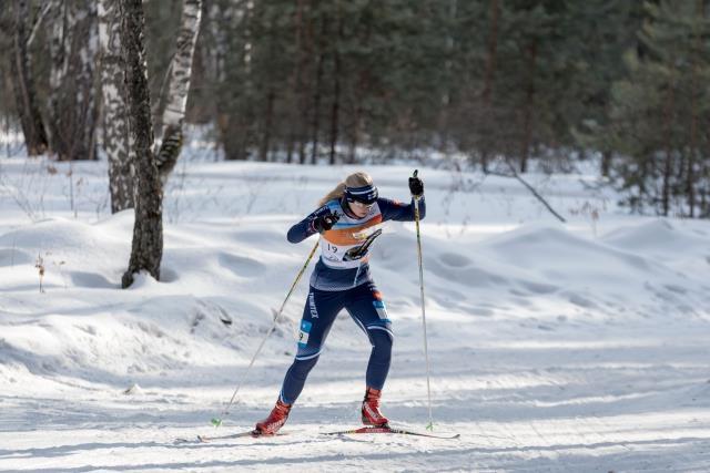 VOITTAVA HIIHTOSUUNNISTAJA - KESTÄVÄ - VAHVA -