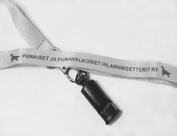 Kullan tai hopean värisenä, hopen värinen CE-hyväksyttyä pintamateriaalia. Hinta 6 euroa.