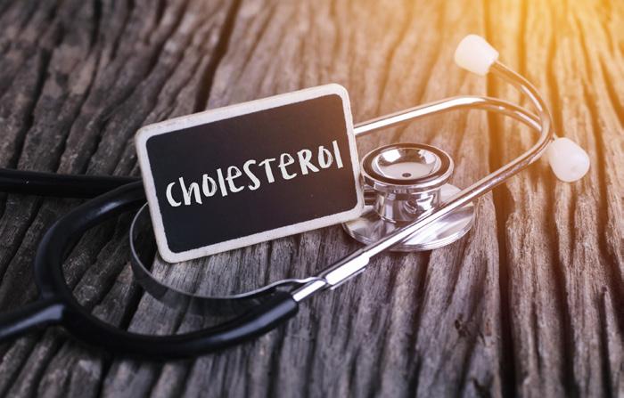 LIITE 1 4(8) What causes high cholesterol and triglycerides? The common cause of the high cholesterol level is eating too much saturated fat.