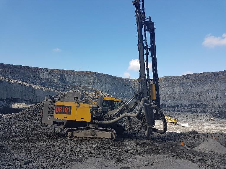 17 5 KALUSTO 5.1 Kevitsan porauskalusto Kevitsassa käytetään tuotantoporaukseen seitsemän kappaletta Atlas Copcon valmistamia SmartROC D65 poravaunuja.