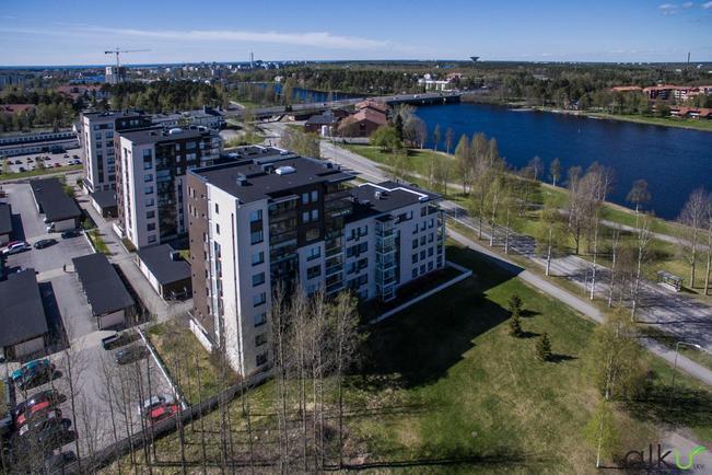 4h,k,kph,s,khh/wc, vh, lasitettu parveke, 103,0 m², 448 000 Kerrostalo, Oulu, Värttö, Kurkelantie 1 Kohdetta myy Keinänen Anne alku LKV:n omistaja, LKV Puh: p. 044 543 1983 Anne Gsm: p.