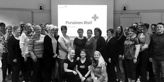 PUNAINEN RISTI ENSIAPU OY Punainen Risti Ensiapu Oy on aloittanut toimintansa PERTTI SAARELA PUNAINEN RISTI ENSIAPU aloitti toimintansa vakinai sen henkilöstön yhteisellä seminaarilla Nynäsissä 4. 5.